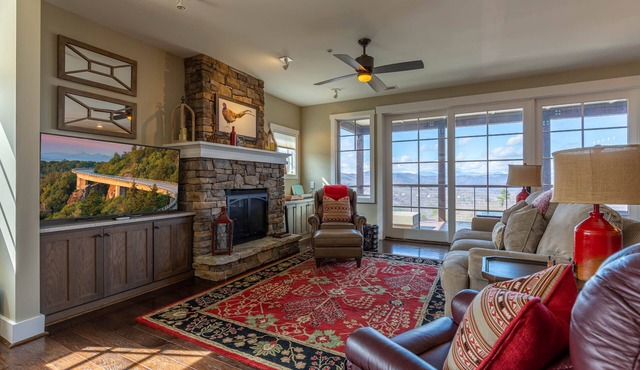 Craig 201 Jurassic - Stunning views, fun community amenities!