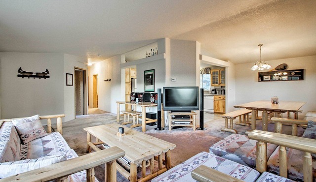 Craig Area Fly Fishing Hot Spot: Walk to River!