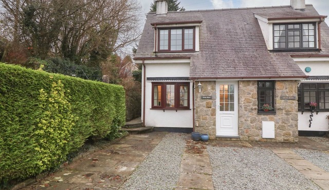 CRAIG MAWR, family friendly, character holiday cottage in Benllech