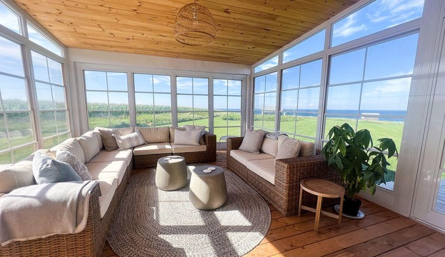 Craig's Keel - Large upscale ocean view! Sunroom, hot-tub, 1 min to great beach