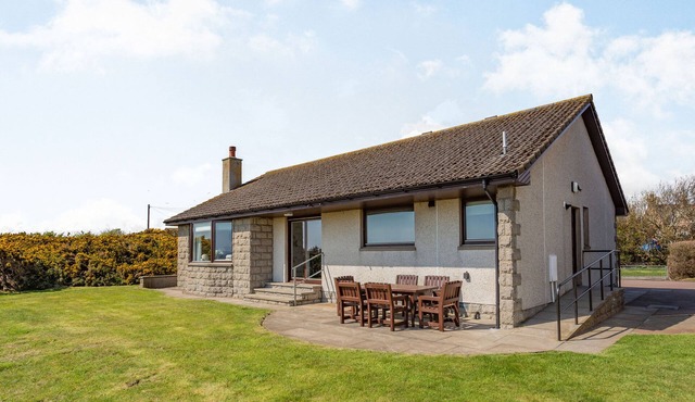 CRAIGIEVAR, pet friendly, with a garden in Cruden Bay