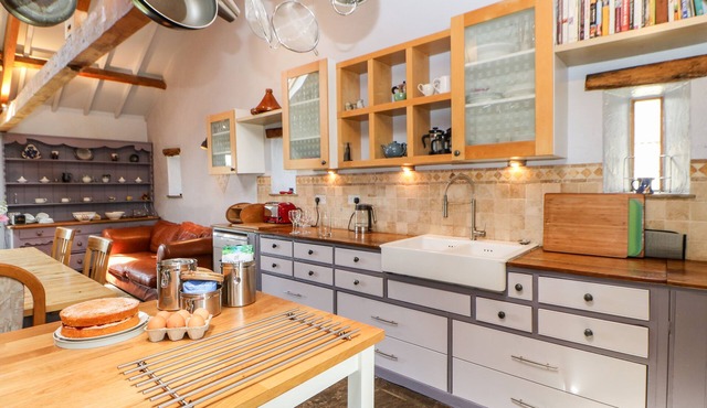 CRAKESMIRE HOUSE, pet friendly, character holiday cottage in Gainford