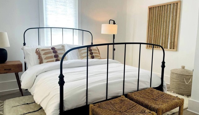 Cramerton Home: Riverside getaway near Charlotte-Douglass