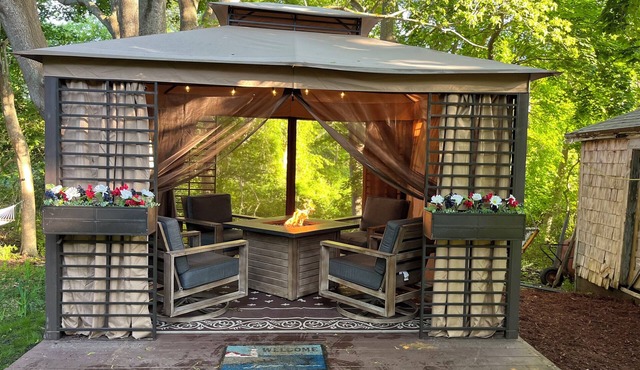 Cranberry Beach Cottage; Minutes to Beach & Ferry