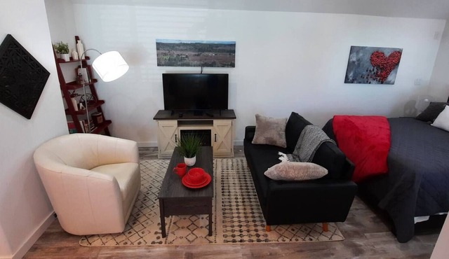 "Cranberry Cottage" Studio by the Beach