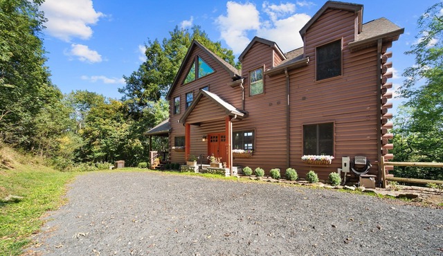 Cranberry View Lodge - VIEWS, Privacy, Gated Community, Game Table!