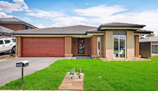 Cranbourne Cottage, Home Away from Home with a Resort feel.