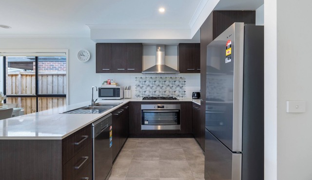 Cranbourne Entire house 4bedroom