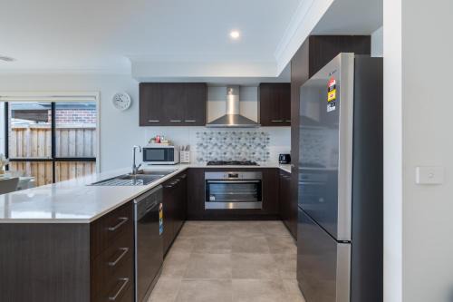 Cranbourne Entire house 4bedroom