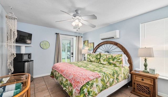 Crane Creek Inn Mangrove Suite: Waterfront Pool!