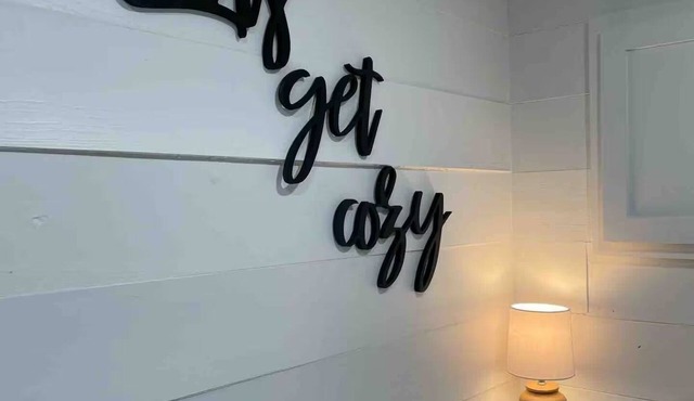 Crane Hollow~A Delightful, Cozy Smith Lake Retreat