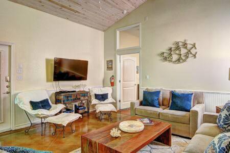 Crane's Landing at Pirates Bay