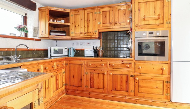 CRANESBILL BARN, pet friendly, with open fire in Kirkby Stephen