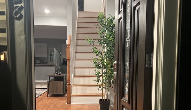 Cranfod Gem 4 Beds/2 Baths with Parking Nearby Newark Airport