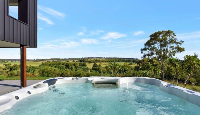 Cranky Corner River View! Where Luxury Meets Nature