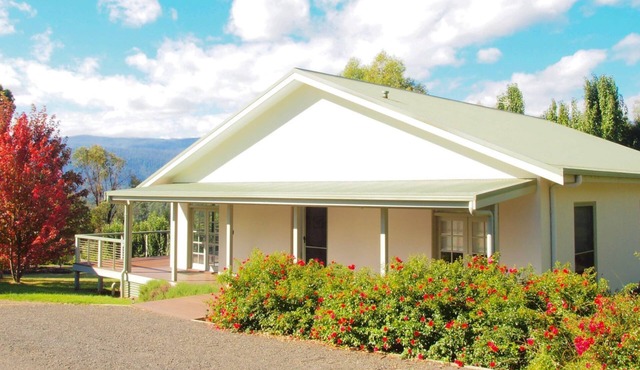 CRANLEIGH - Beautiful modern home