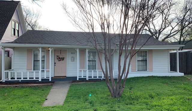 Crape Myrtle Cottage in McKinney Historic District