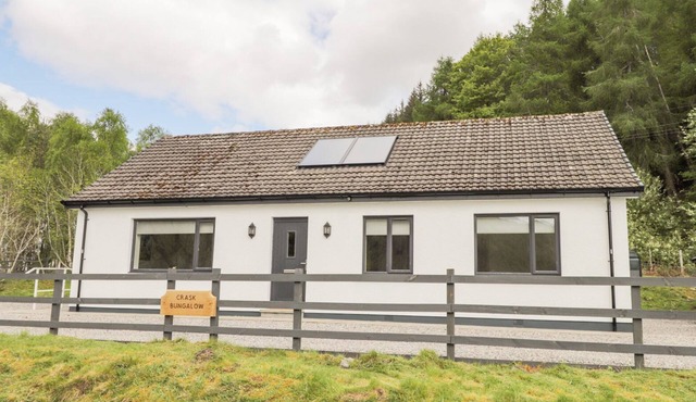 CRASK BUNGALOW, family friendly, with a garden in Cannich