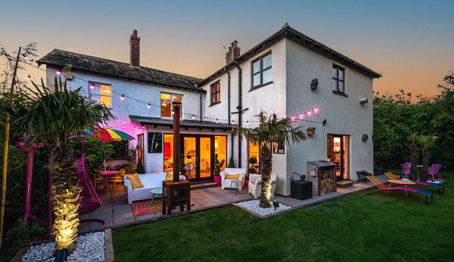 Craster Colours - Five Bedroom House, Sleeps 12