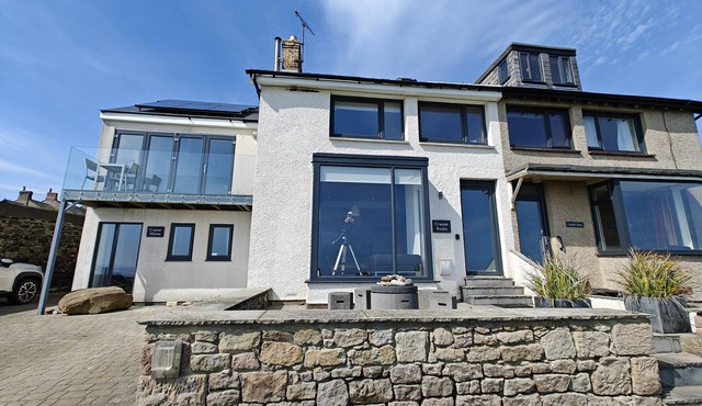 Craster Rocks - Three Bedroom House, Sleeps 6