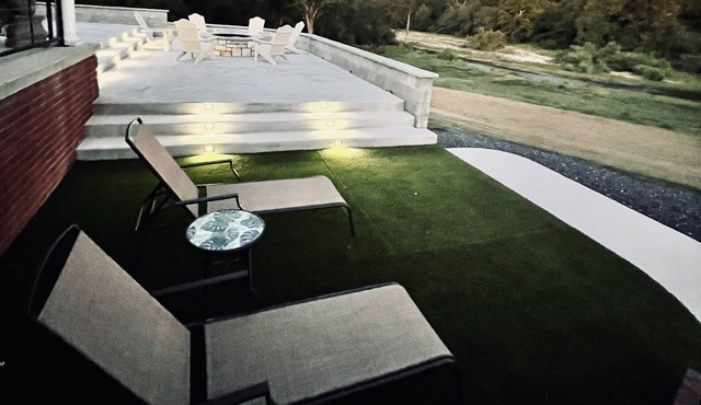 Crawford's Lookout a.k.a-CLO ~ Private RiverFront ~ Outdoor Entertainment Patio
