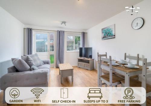 Crawley 1BR Apartment with Private Garden, Free Parking & Easy Airport Access