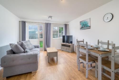 Crawley Atkinson Pet Friendly 1-Bedroom Apartment