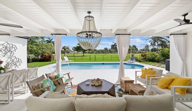 Crayton Charm Moorings Beach