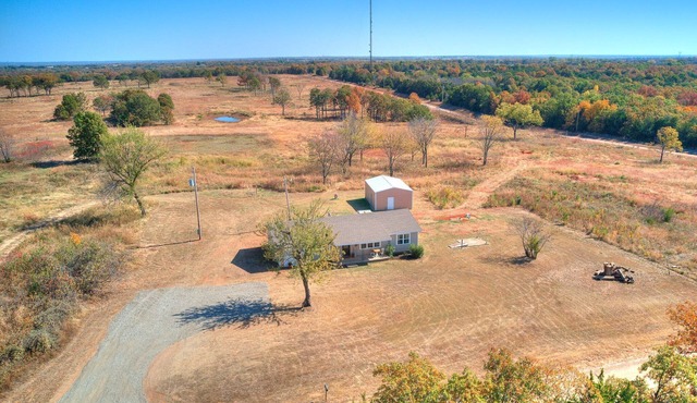 Crazy Cow Farmhouse with Sweeping Country Views in Chandler, OK