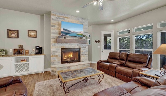 Crazy Horse-Close to Canyon Lake Marina!