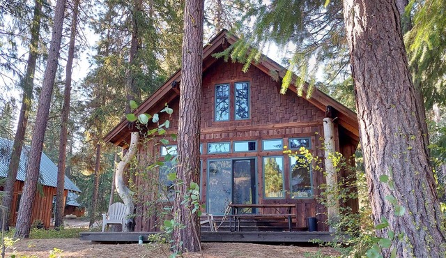 Crazy Squirrels Cabin - 1st floor with one bedroom