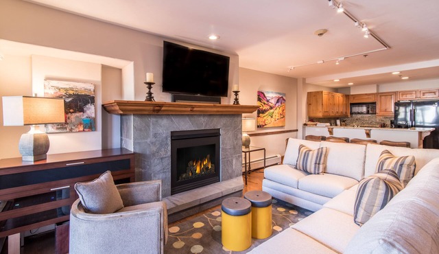 CRBC-Best location! Ski In/Out, Steps to Ski School, Shops, Restaurants, Updated