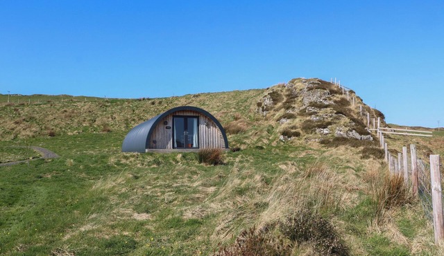 CREAGS, pet friendly, with a garden in Cullipool, Isle Of Luing