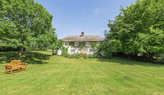 Creaky Cottage - a stylish detached cottage that sleeps up to 8 guests