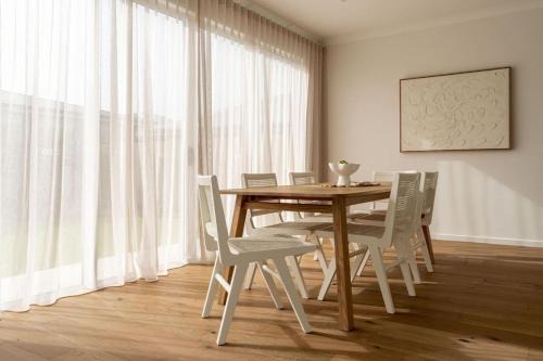 Cream Elegance Brand new Luxury 5BR Ex Display Home