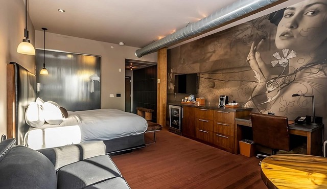 Cream Studio at The Iron Horse Hotel, Pets Allowed, Near Discovery World