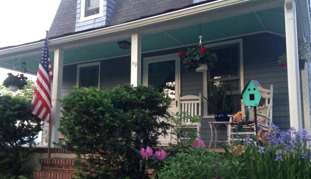 Create family memories. Spend the summer in beautiful Rumson. Walk to beach.