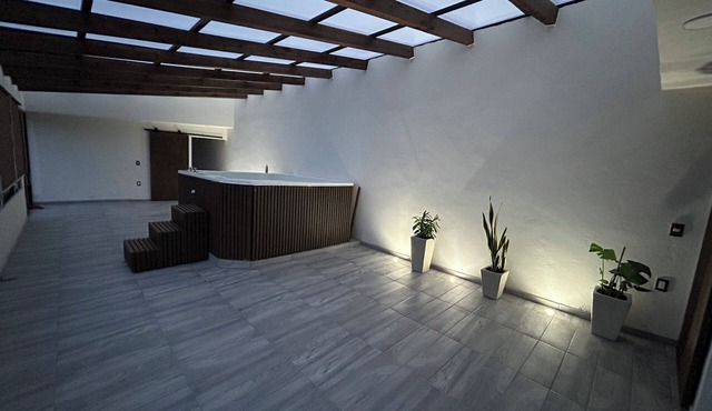 Create great moments in this beautiful space and enjoy the Jacuzzi.