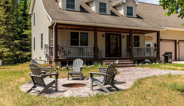 Create Lasting Memories: Lakeside Family Getaway in the Heart of Paradise, Michigan