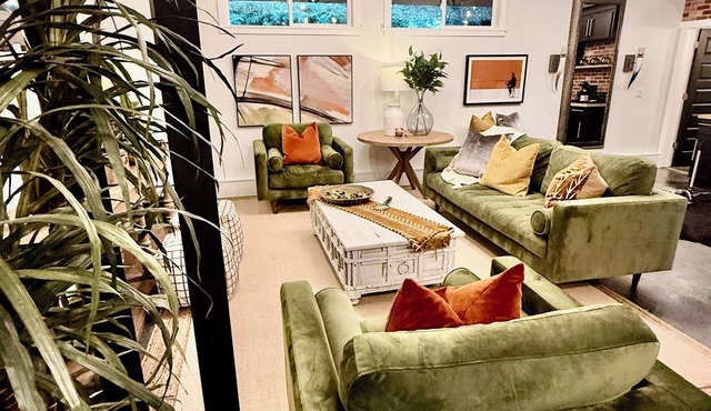 Creative and Cozy 1 bedroom bungalow Perfect for work/play getaway!