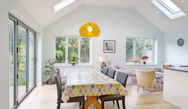 Crede Close - sleeps 8 guests in 4 bedrooms