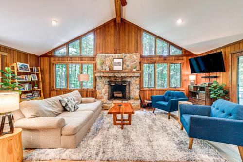 Creek Access and Deck Family Pocono Pines Cottage