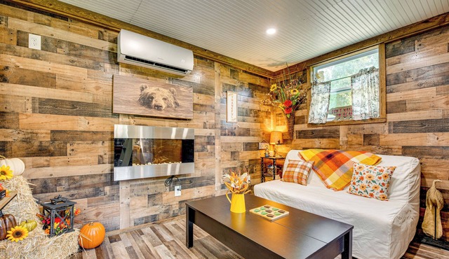 Creek Access, Fire Pit & Grill: Summerville Studio