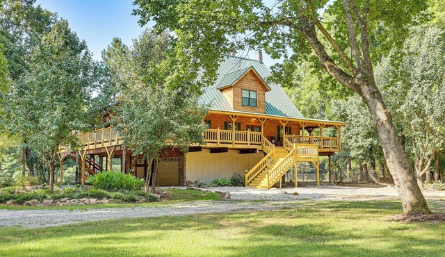 Creek Access, Games: Family-friendly Royal Retreat
