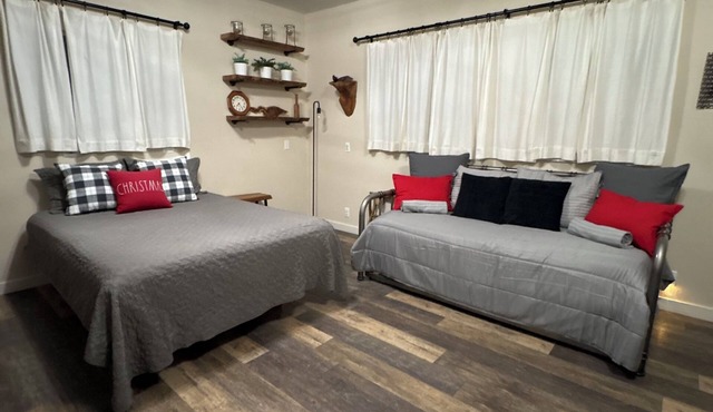 Creek Cabin in Salado - walk to everything Salado has to offer!