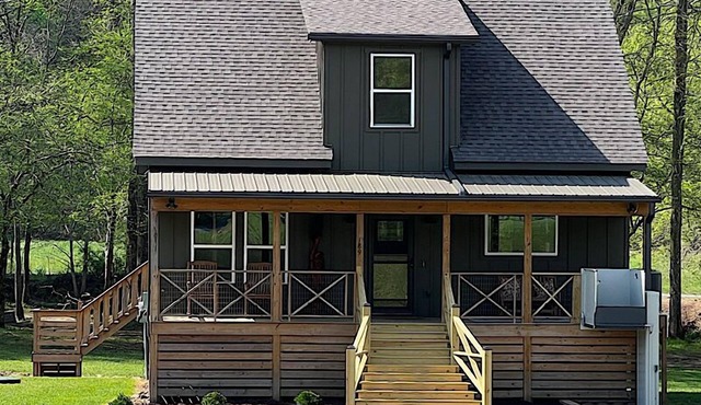 Creek Front and Gorgeous Mountain View’s, Fishing, Wood Fireplace, Firepit, WiFi