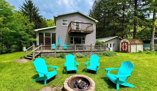 CREEK FRONT HOME with private access - perfect for kayaking, fishing, and hiking