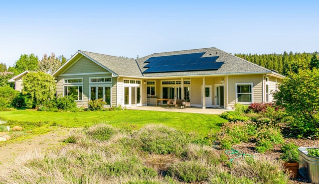 Creek-front home with great views, patio, sports court, & fireplace - dogs OK