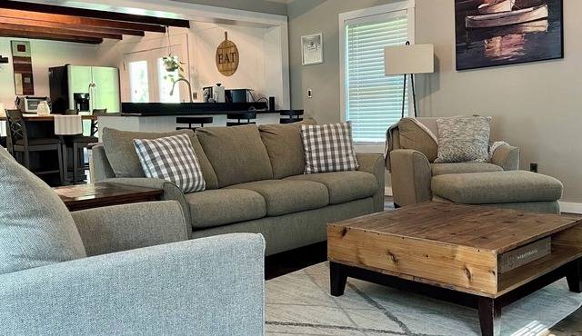 Creek House cabin with fire pit