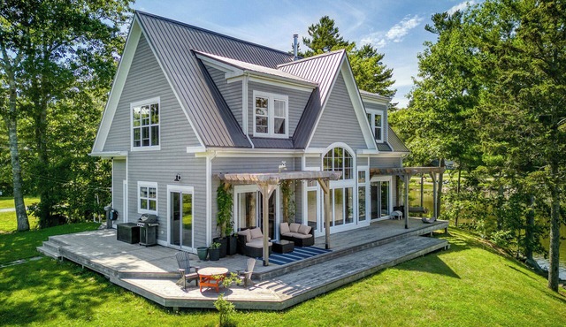 Creek House - Large oceanfront Home minutes from Lunenburg & Mahone Bay.
